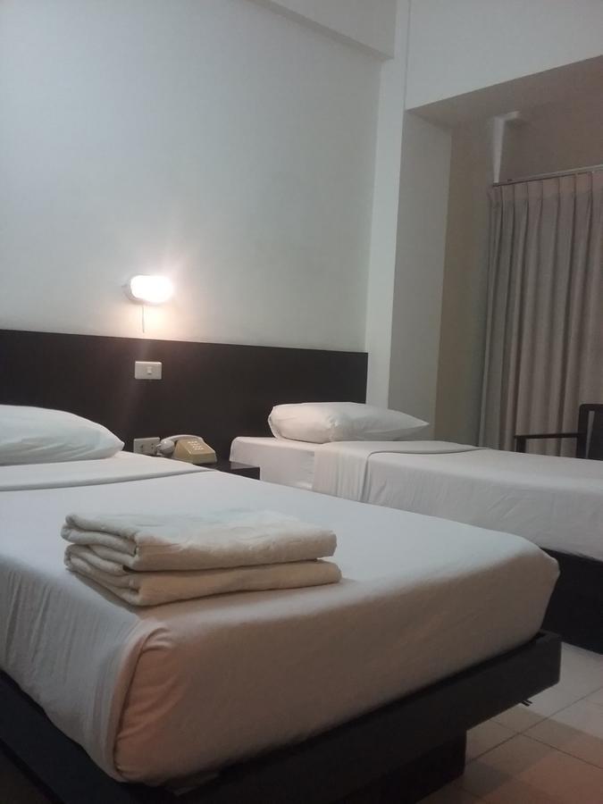 Paradorn Inn Chumphon Exterior foto